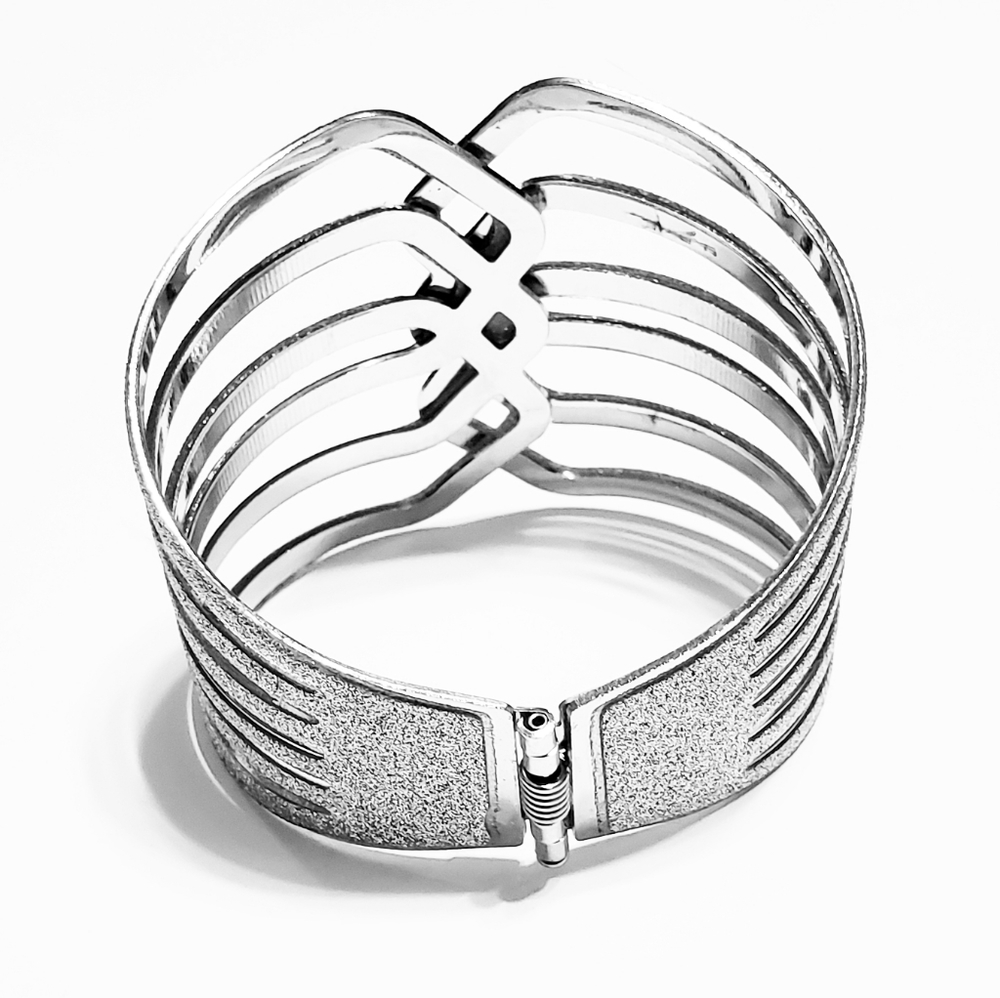 Bracelet Silver Glittery Spring Cuff - Picture 7 of 7